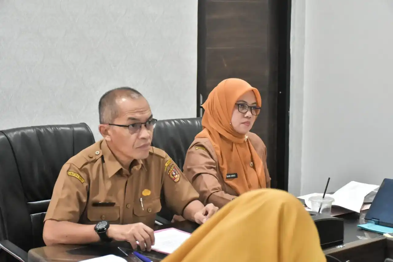 Gambar Berita Gubernur Mahyeldi Iktikaf di Payakumbuh, Serahkan Bantuan Masjid untuk Renovasi