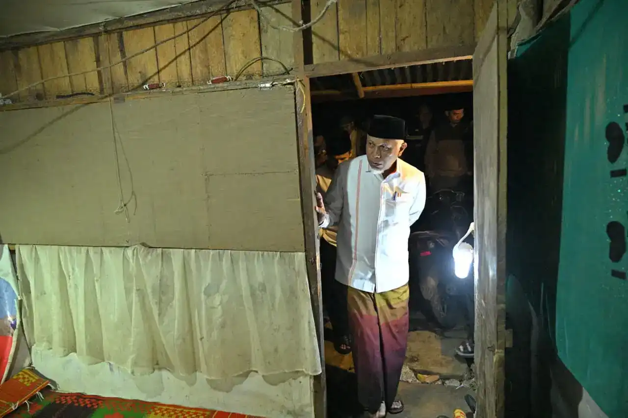 Gambar Berita PUPR Pessel Bersihkan Longsor, Akses Pancung Taba-Limau Gadang Pulih