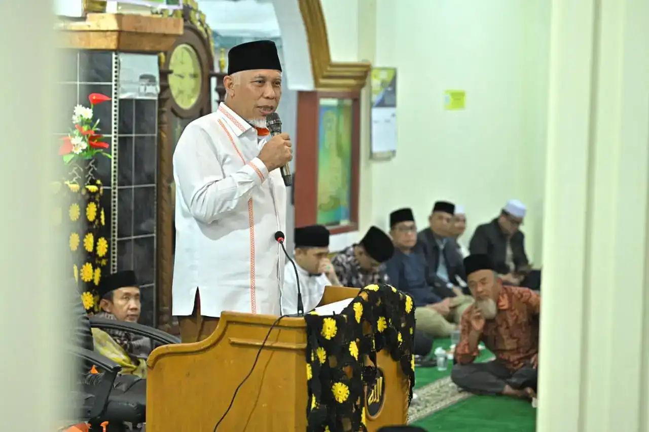 Gambar Berita Tenis Senior Padang: Petenis Terbaik Saling Sikut