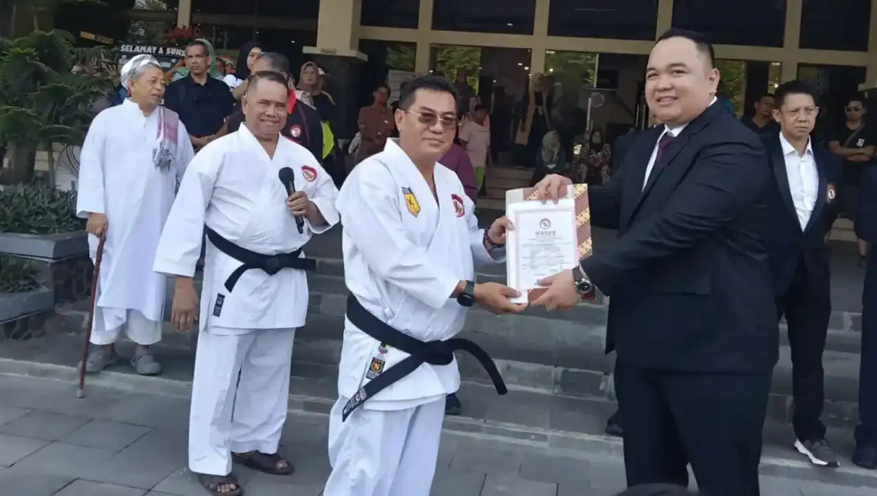 Gambar Berita KONI Padang Restrukturisasi Pengurus: Ilmarizal Mundur, Patuhi Aturan Rangkap Jabatan