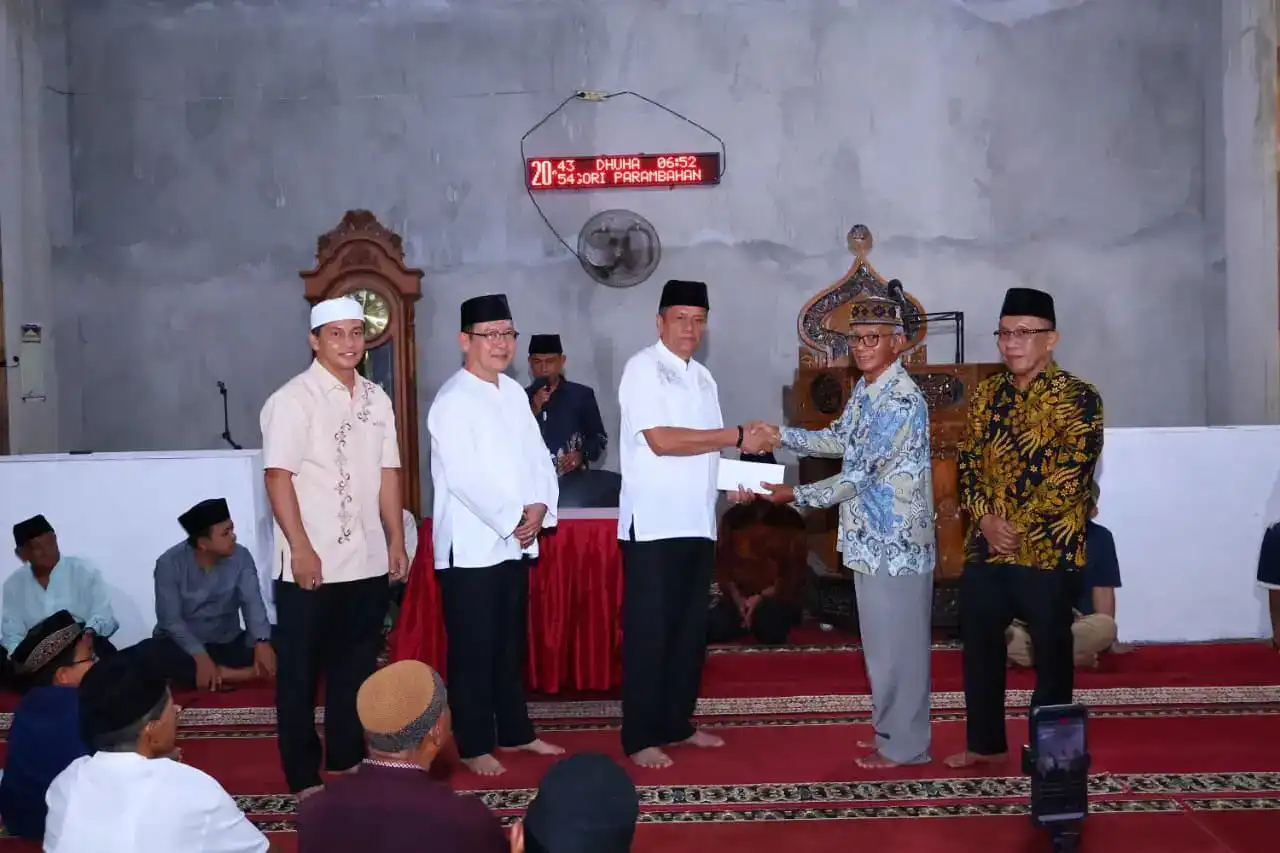 Gambar Berita Padang Bangkit: UEA Kirim Bantuan Mendesak