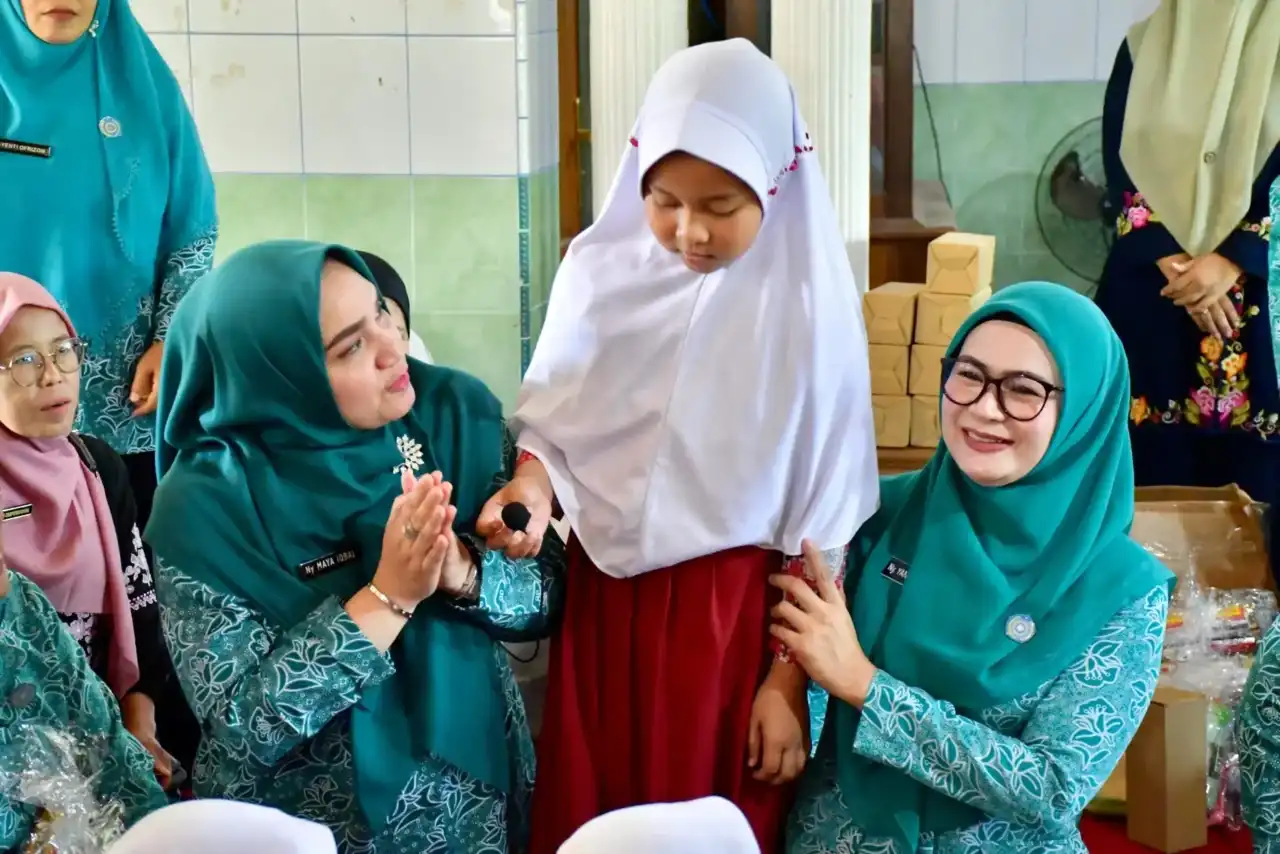 Gambar Berita Zeki Oktariza Jalin Silaturahmi, Bantu Wartawan Payakumbuh