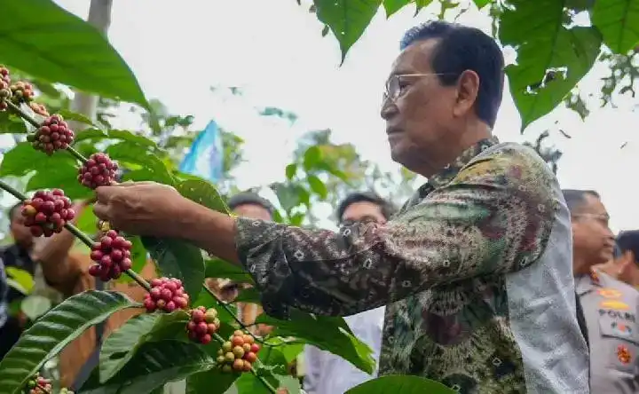 Gambar Berita Pupuk Indonesia Bangun Pabrik Metanol Ganda, Kurangi Impor Hingga Jutaan Ton