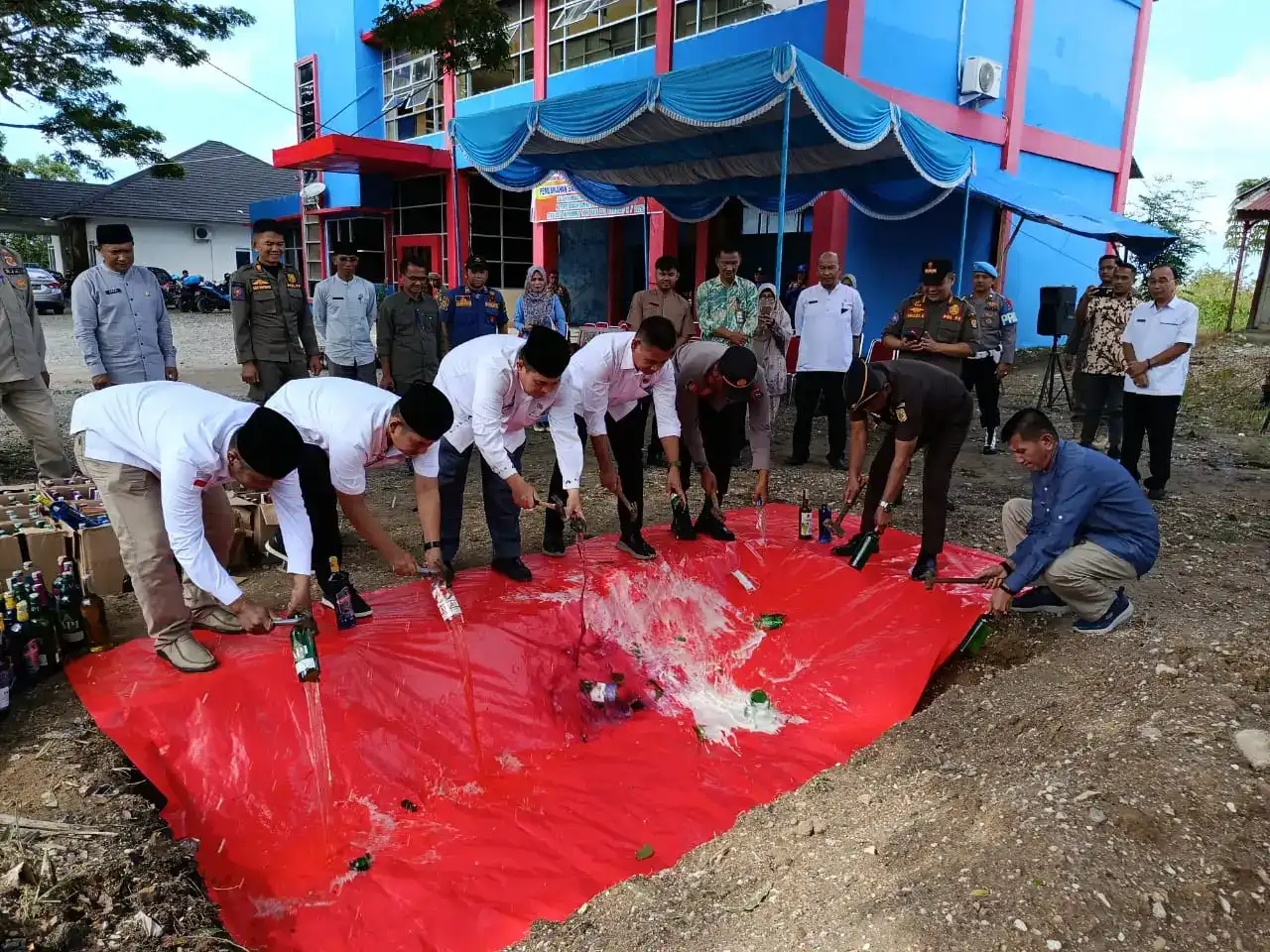 Gambar Berita Tanah Datar Alihkan Belajar, Tanggap Darurat Bencana Berlaku