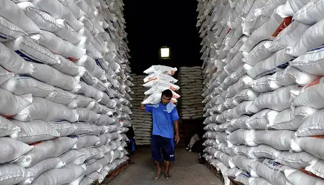 Gambar Berita Arus Balik Lebaran Memuncak: Ribuan Kendaraan Banjiri Semarang, Lalu Lintas Padat