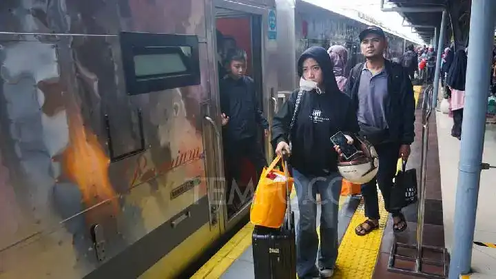 Gambar Berita 1,2 Juta Kendaraan Padati Jalan, Tinggalkan Jabotabek Jelang Lebaran 2026