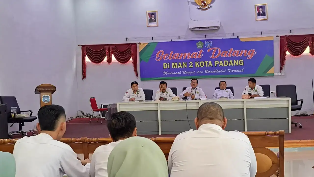 kepala-man-2-padang-tekankan-disiplin-dan-integritas-panitia-pmb-2026