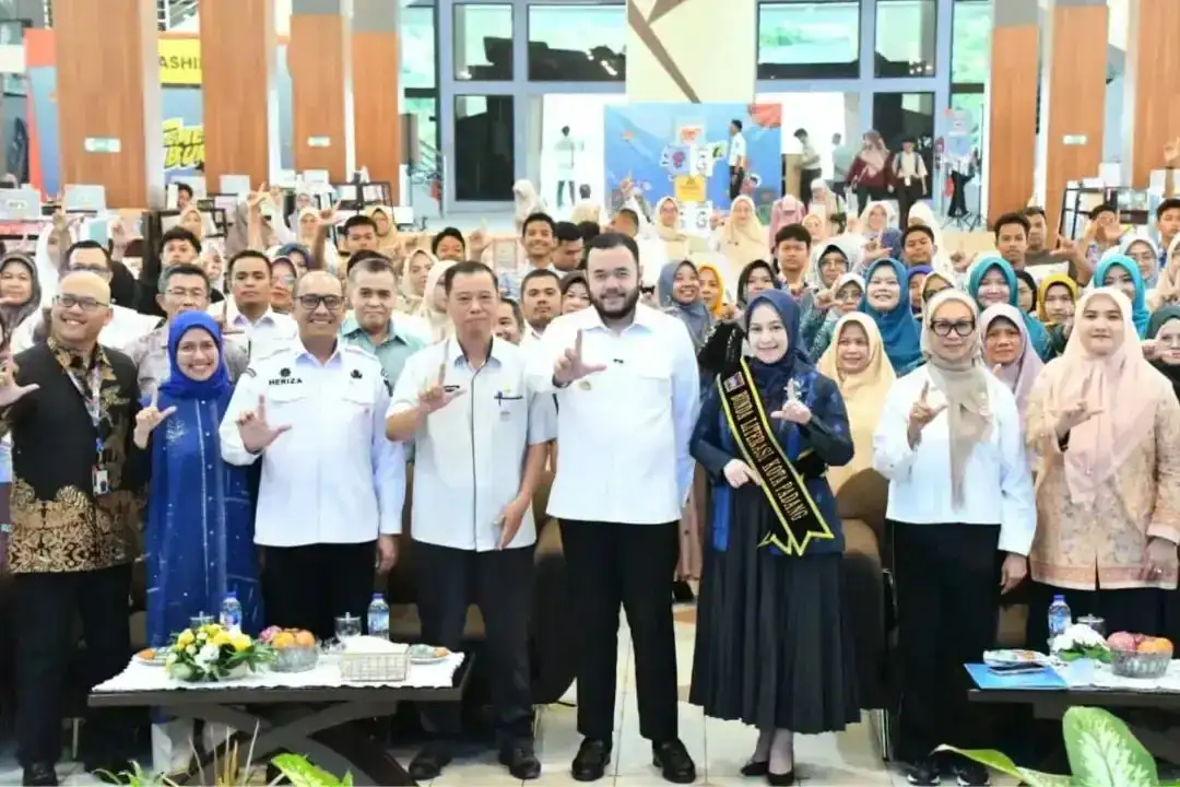 wako-fadly-amran-buka-festival-literasi-kota-padang-2026-di-bagindo-aziz-chan-youth-center