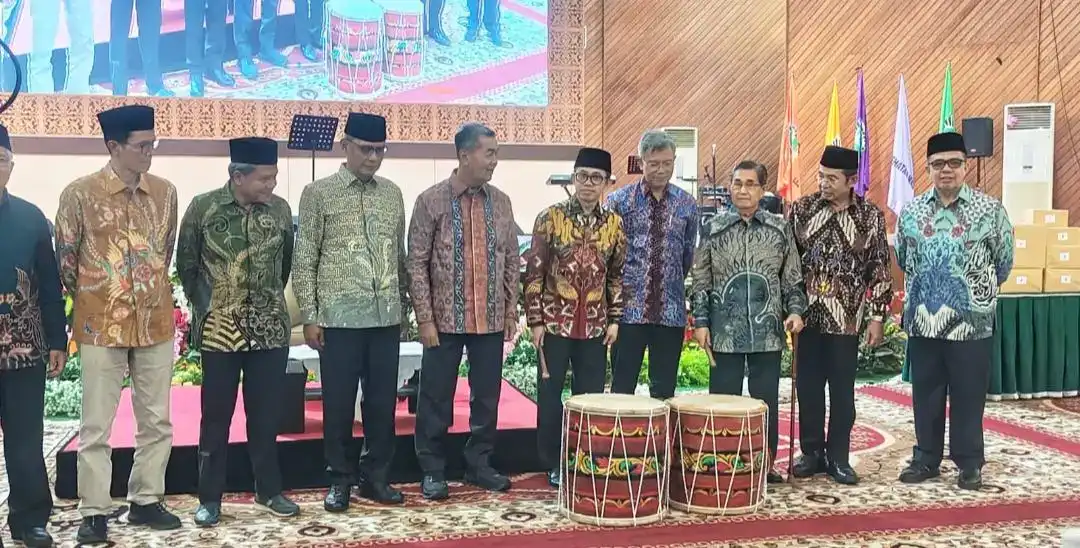 Gambar Berita Redist Merah Juara, Wako Padang Tutup Lomba