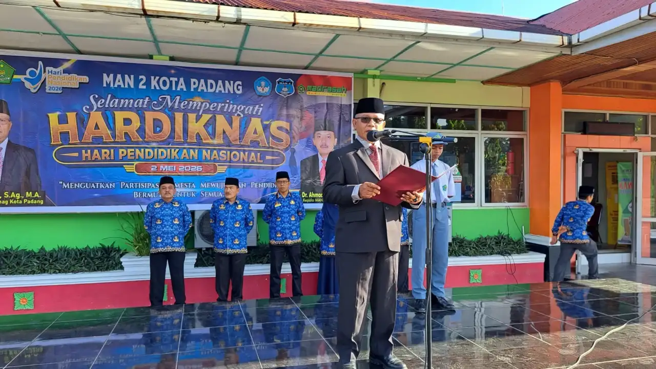 madrasah-terpadu-gunung-pangilun-gelar-upacara-hardiknas-gabungan