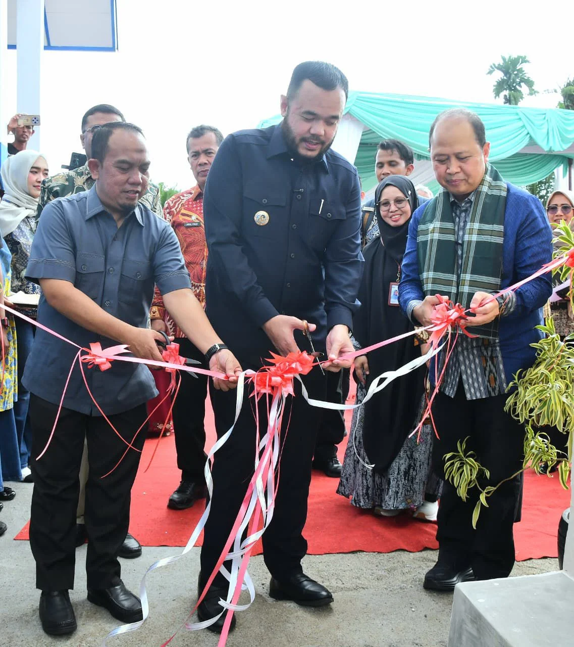 wali-kota-padang-resmikan-toilet-sehat-pln-di-6-sekolah