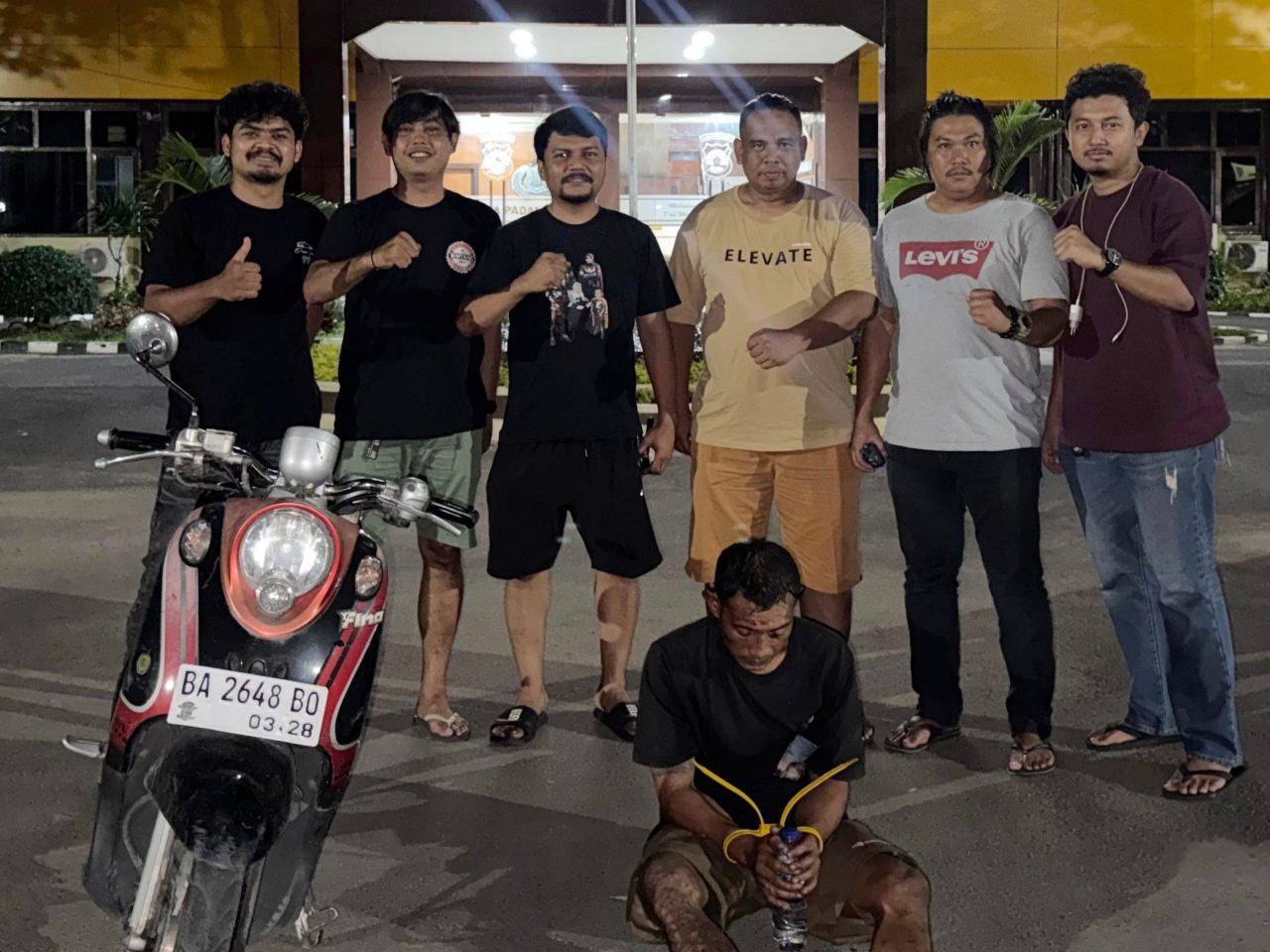 warga-amankan-residivis-curanmor-di-pasar-raya-padang