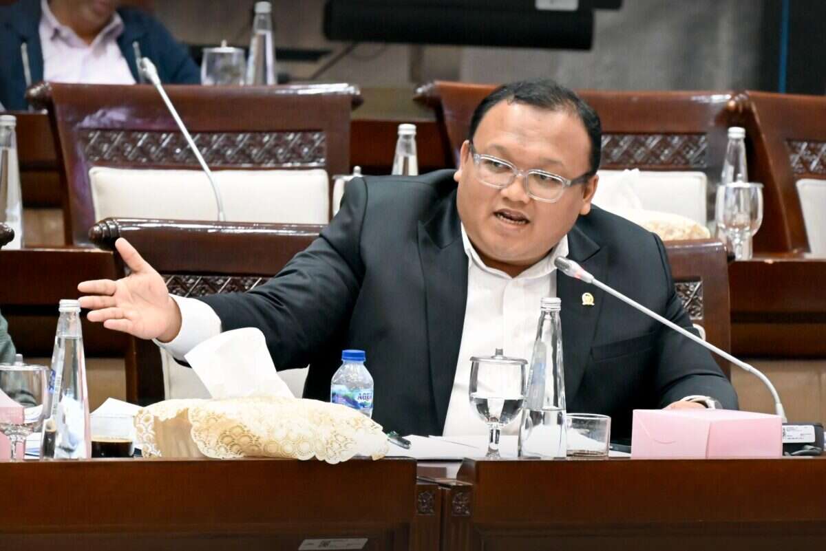 dpr-soroti-pentingnya-jaga-kepercayaan-pasar-di-tengah-tekanan-rupiah