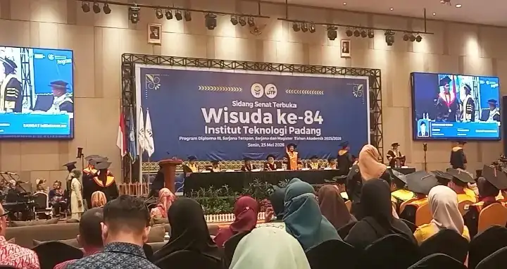 mewisuda-165-lulusan-sarjana,-rektor-itp-prof-maidiawati-dorong-lulusan-berpengalaman-internasional