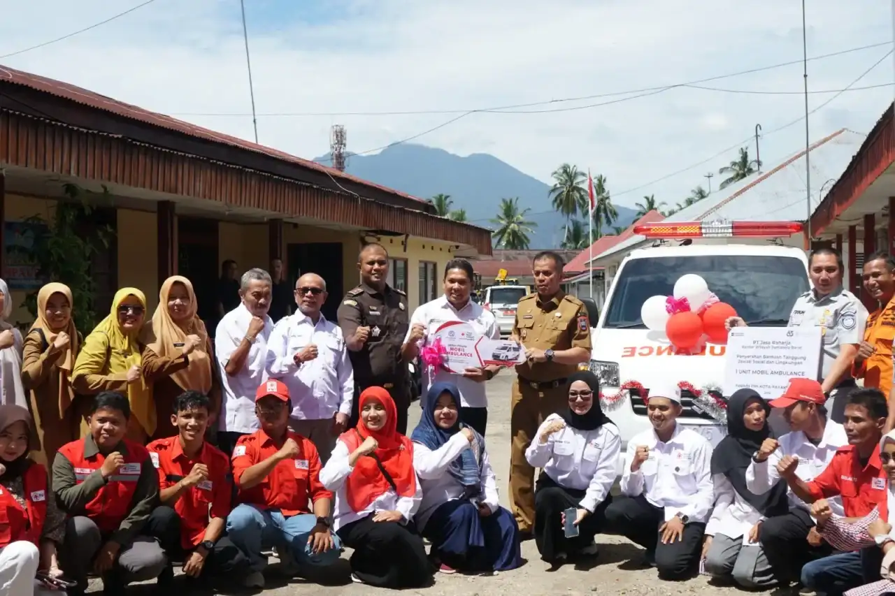 pt-jasa-raharja-bantu-pmi-kota-payakumbuh-satu-unit-mobil-ambulans