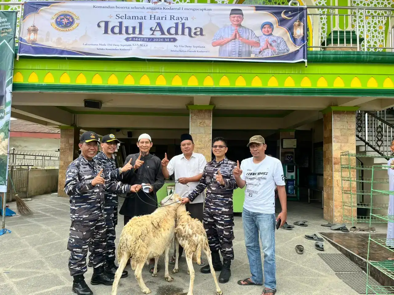 koderal-i-belawan-laksamana-muda-deny-septiana-kurban-6-ekor-kambing-di-desa-limau-manis-dan-desa-medan-sinembah