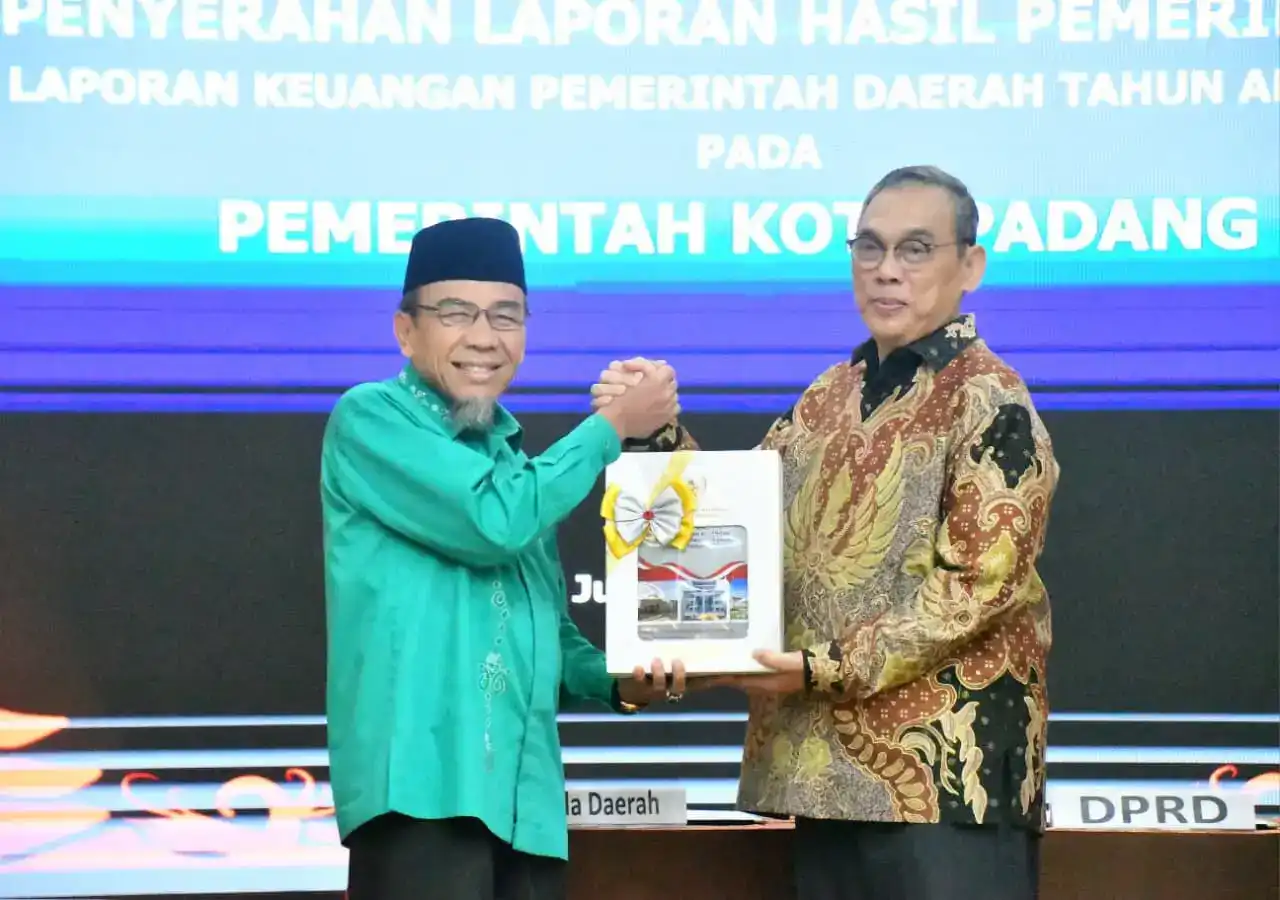 pertahankan-prestasi,-pemko-padang-kembali-raih-opini-wtp-tahun-anggaran-2025
