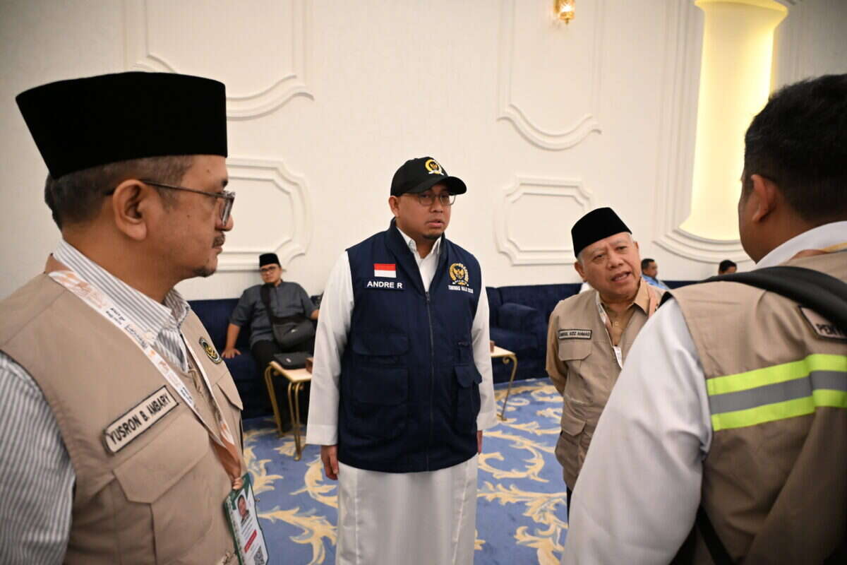 Anggota Tim Pengawas (Timwas) Haji DPR RI, Andre Rosiade dalam rapat kerja persiapan puncak haji antara Timwas DPR RI dan Amirul Hajj di Al-Qimmah Hall, Makkah, Minggu (24/5/2026). Foto: Andri/Sari