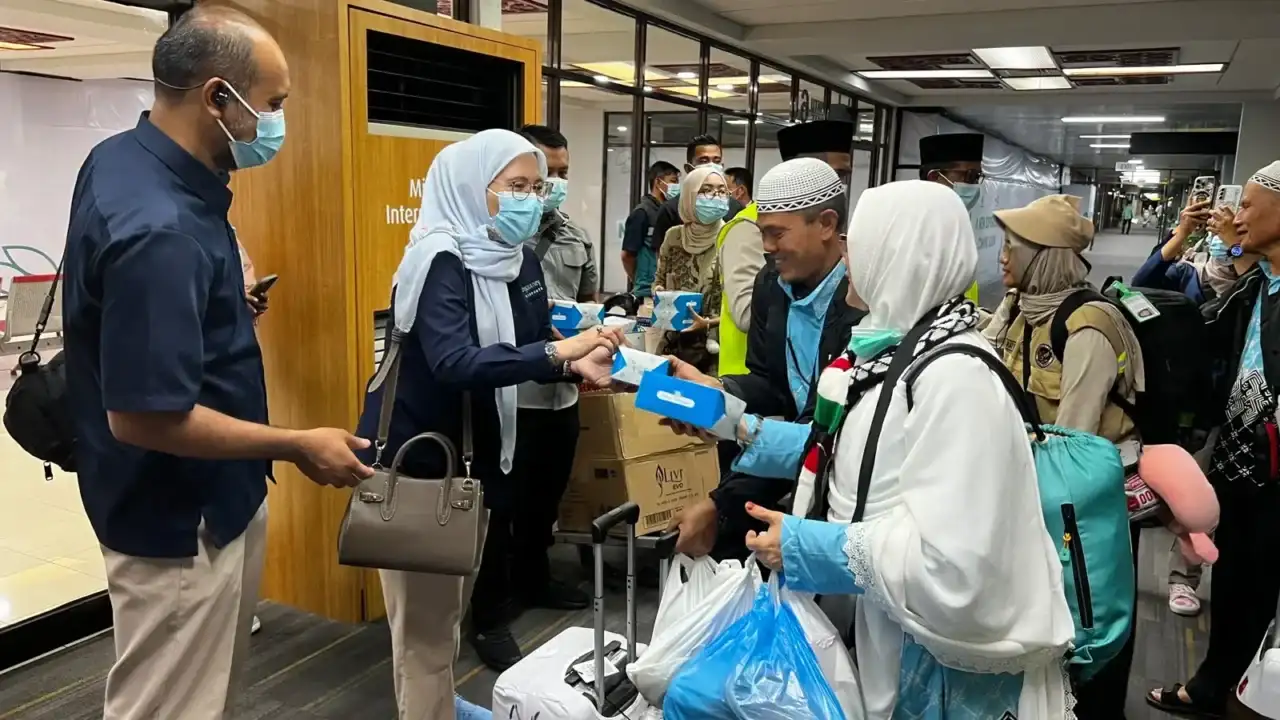 sambut-jemaah-haji-di-bim,-imelda-sari-minta-layanan-fast-track-diterapkan-di-lebih-banyak-bandara