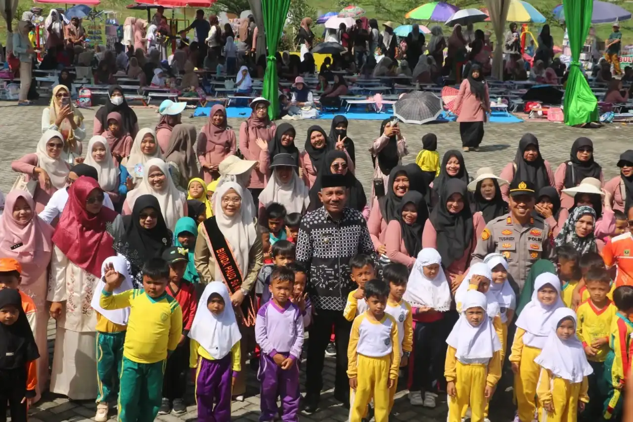 hadir-hut-igtki-pgri-ke-76,-bupati-safni-sampaikan-guru-berprestasi-dan-hafidz-qur’an-diapresiasi-berangkat-umroh