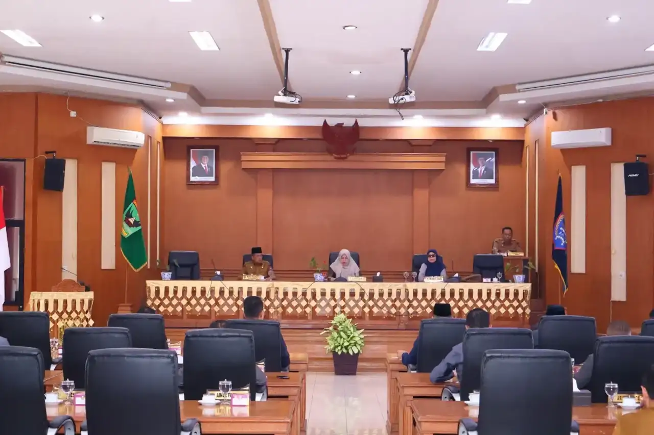 wawako-elzadaswarman-hadiri-rapat-paripurna-dprd-penyampaian-pemandangan-umum-fraksi-tiga-ranperda