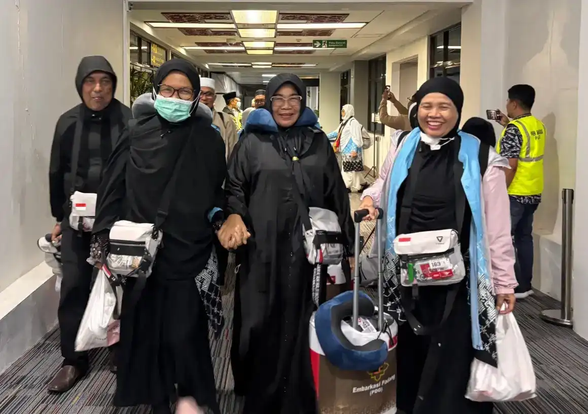 kloter-12-tiba-di-bim,-debarkasi-padang-masuki-fase-akhir-pemulangan-haji