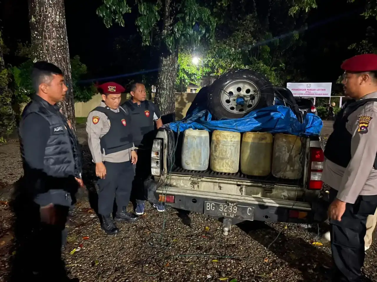 polres-pasbar-amankan-mobil-pengangkut-puluhan-jeriken-solar-subsidi