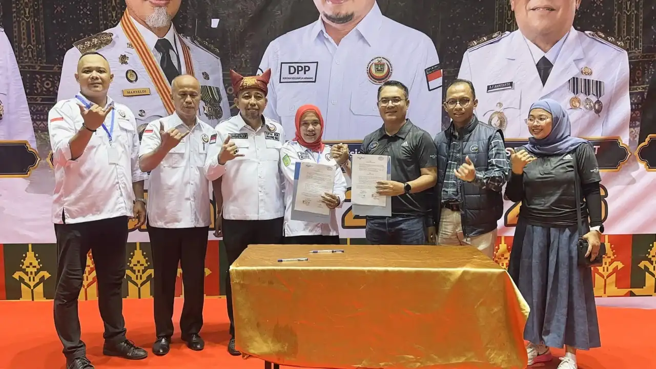 perkuat-ekonomi-perantau,-bank-nagari-teken-kerja-sama-strategis-dengan-ikm-dan-umkm-di-riau