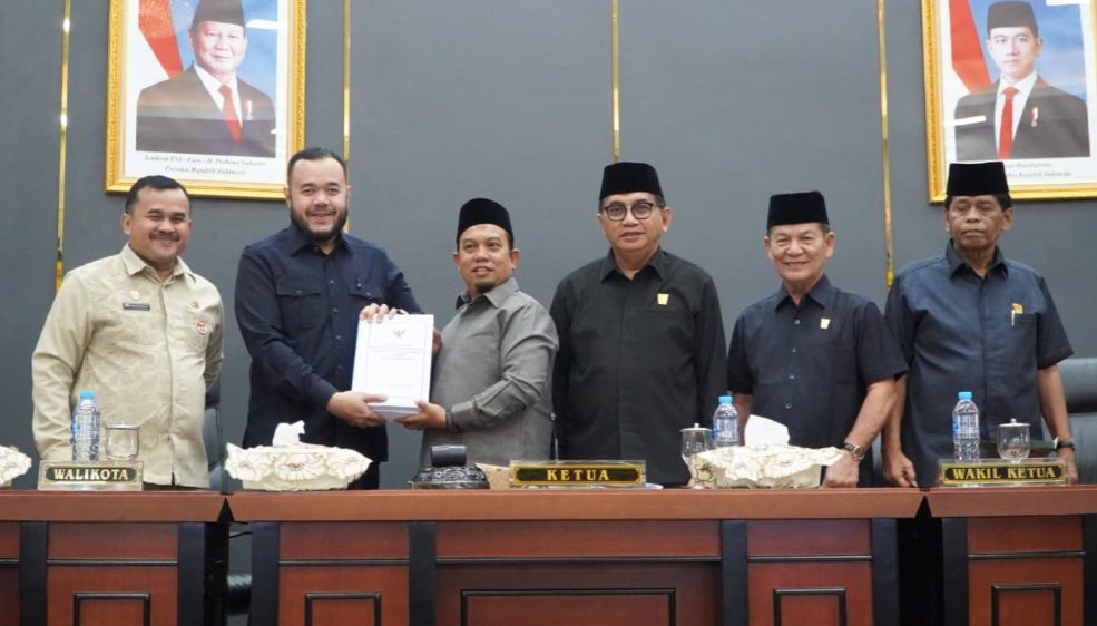 dprd-kota-padang-gelar-paripurna-penyampaian-nota-keuangan-ranperda-perubahan-apbd-tahun-2026-oleh-walikota