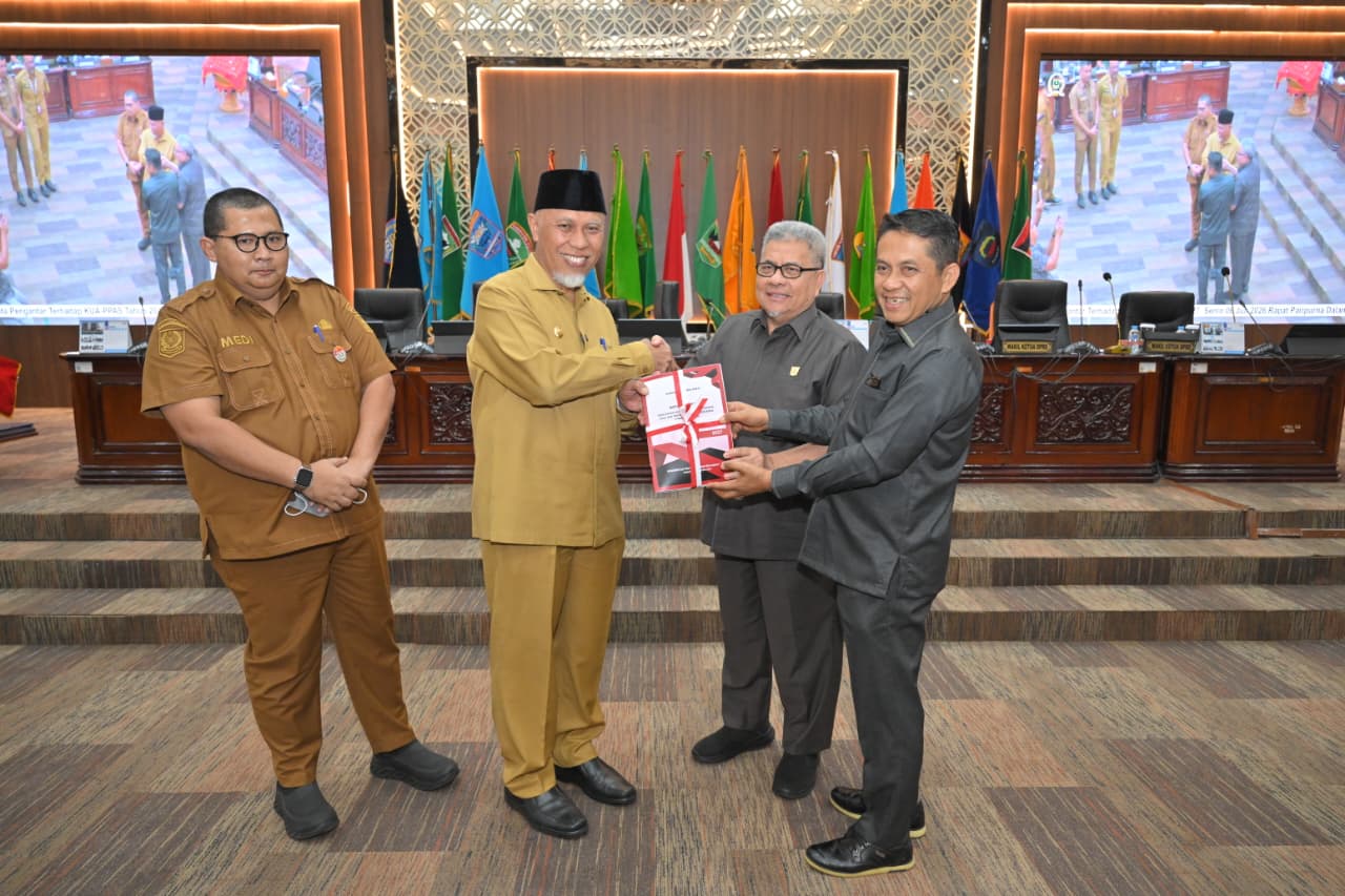 gubernur-mahyeldi-serahkan-kua-ppas-2027-ke-dprd,-akselerasi-transformasi-ekonomi-jadi-prioritas