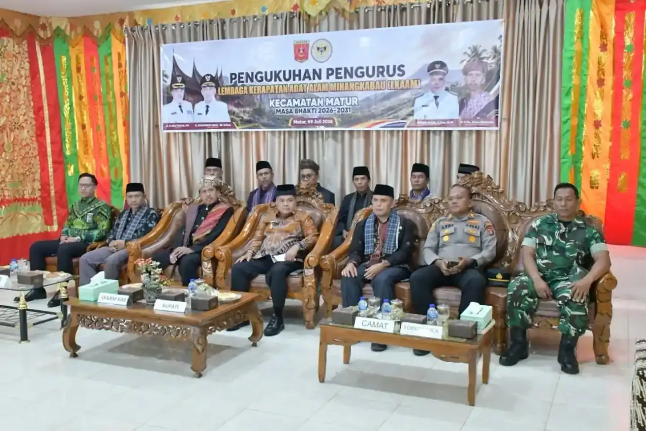 perkuat-pelestarian-nilai-adat,-lkaam-kabupaten-agam-kukuhkan-pengurus-matur