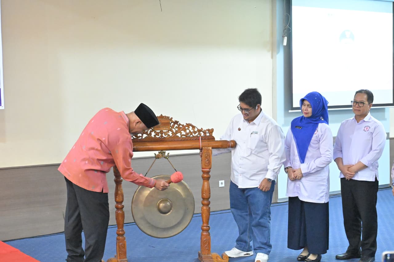 buka-simposium-kanker-2026,-gubernur-mahyeldi-dorong-gerakan-deteksi-dini-kanker-jadi-program-bersama