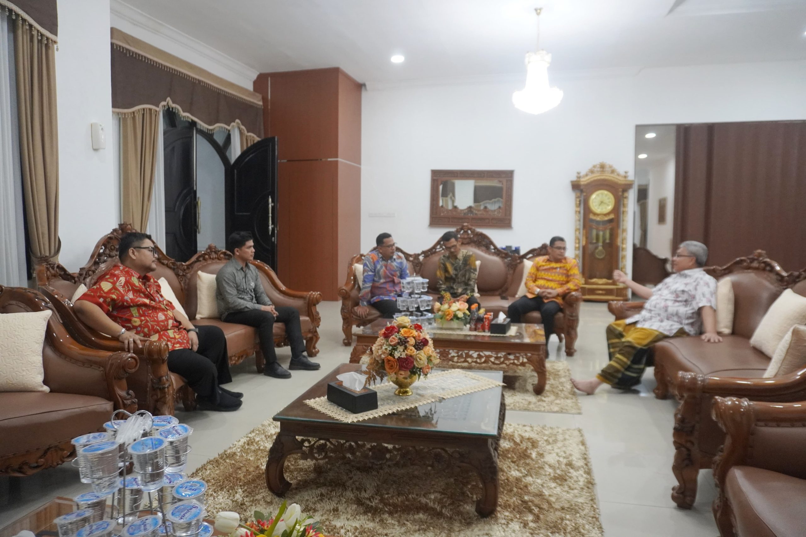 ketua-dprd-sumbar-silaturahmi-dengan-kpid-bahas-regulasi-konten-lokal-dan-penguatan-literasi