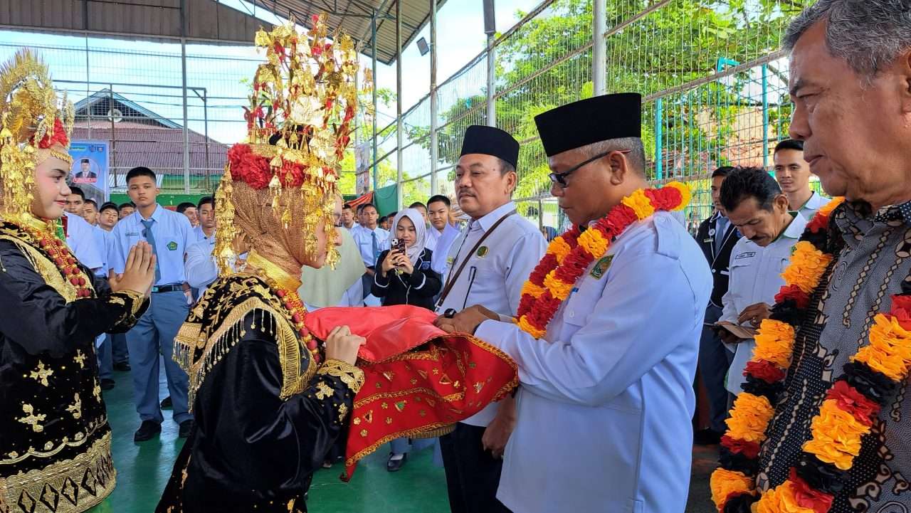 yasril-buka-matamuda-man-2-padang,-minta-siswa-percaya-diri