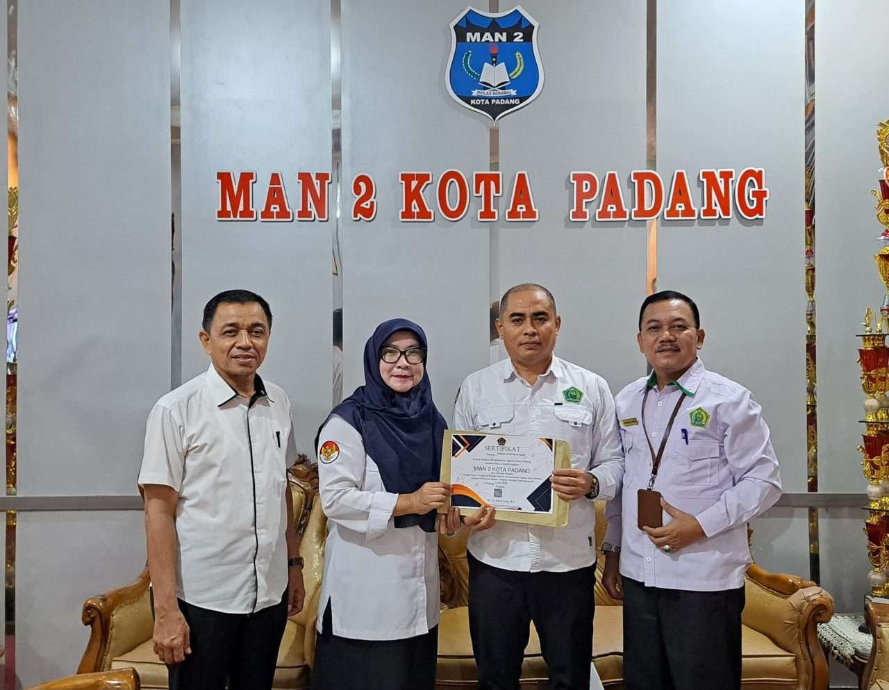 man-2-padang-raih-penghargaan-publikasi-terbaik-untuk-kelima-kalinya