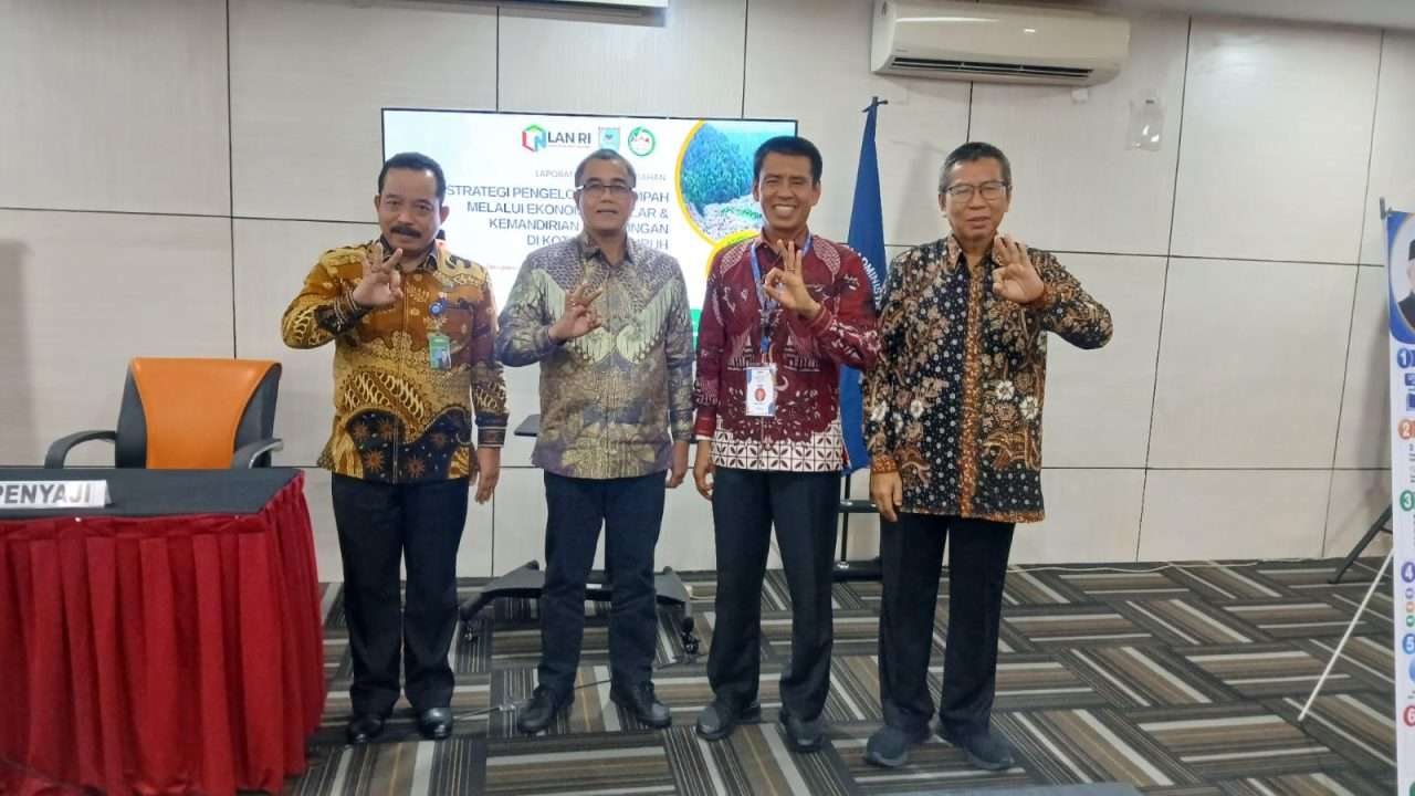 dua-kepala-opd-payakumbuh-paparkan-inovasi-bidang-pendidikan-dan-pengelolaan-persampahan-di-seminar-pkn