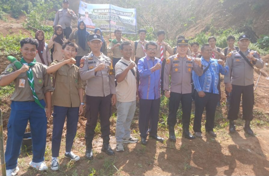 polsek-talamau-pasaman-barat-gelar-aksi-tanam-ratusan-bibit-pohon-mahoni
