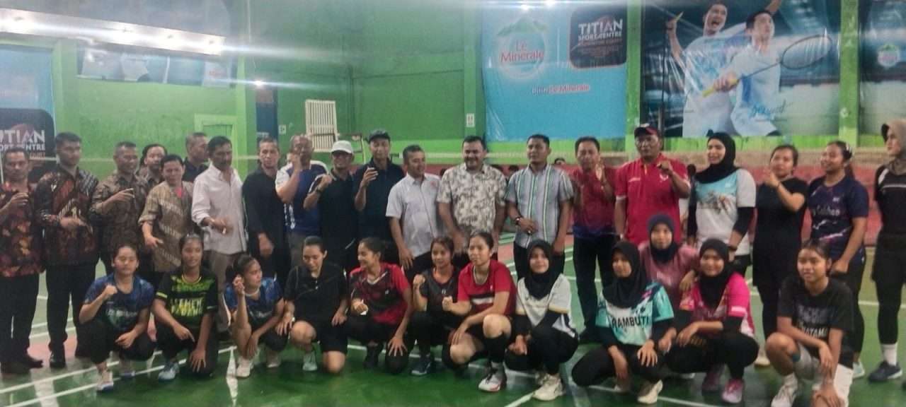 lima-daerah-ikuti-open-turnamen-bulutangkis-walikota-cup-2026-di-parak-karakah