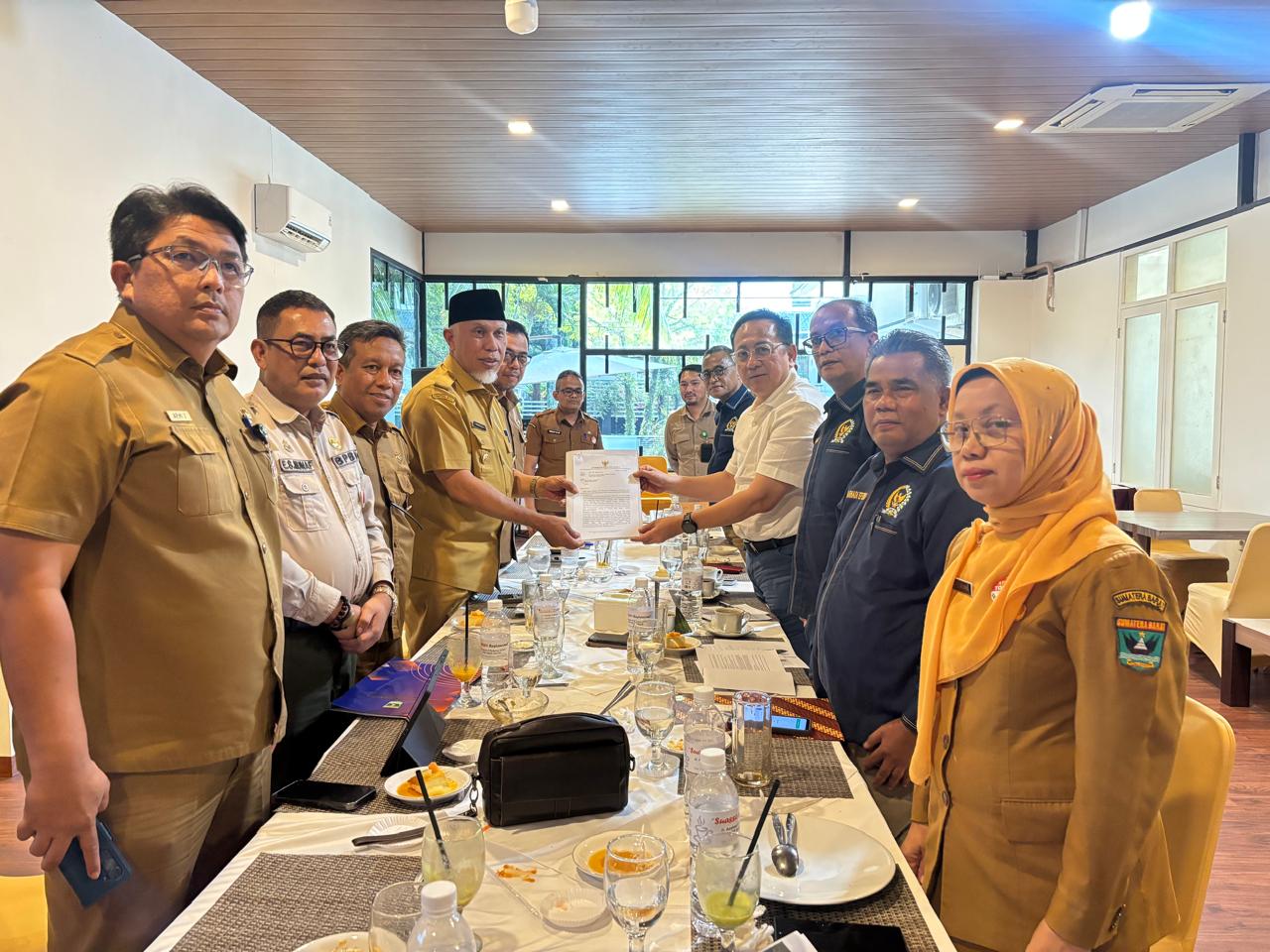 gubernur-mahyeldi-dan-irman-gusman-bahas-percepatan-dana-rehabilitasi-rekonstruksi-pascabencana-sumbar