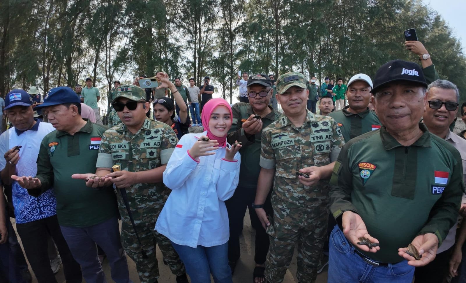 cerint-iralloza-tasya-hadiri-peringatan-hari-mangrove-sedunia-di-ampiang-parak,ajak-semua-pihak-perkuat-pelestarian-pesisir