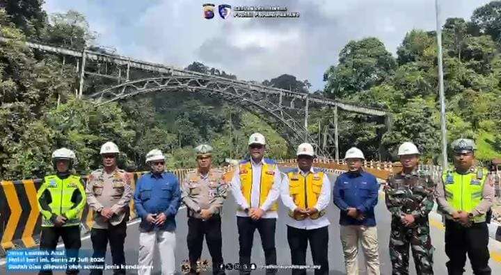 usai-rehabilitasi-pascabencana,-jalur-lembah-anai-kini-normal-untuk-seluruh-kendaraan