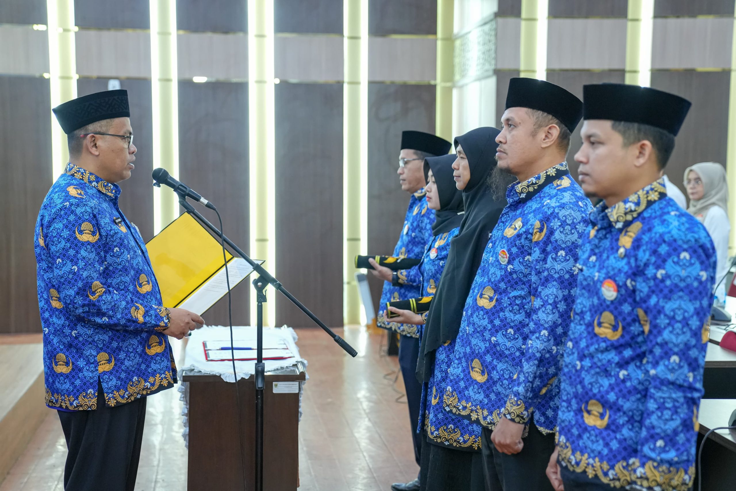 lantik-pejabat-fungsional,-sekda-sumbar:-jabatan-bukan-hak-asn,-tetapi-amanah