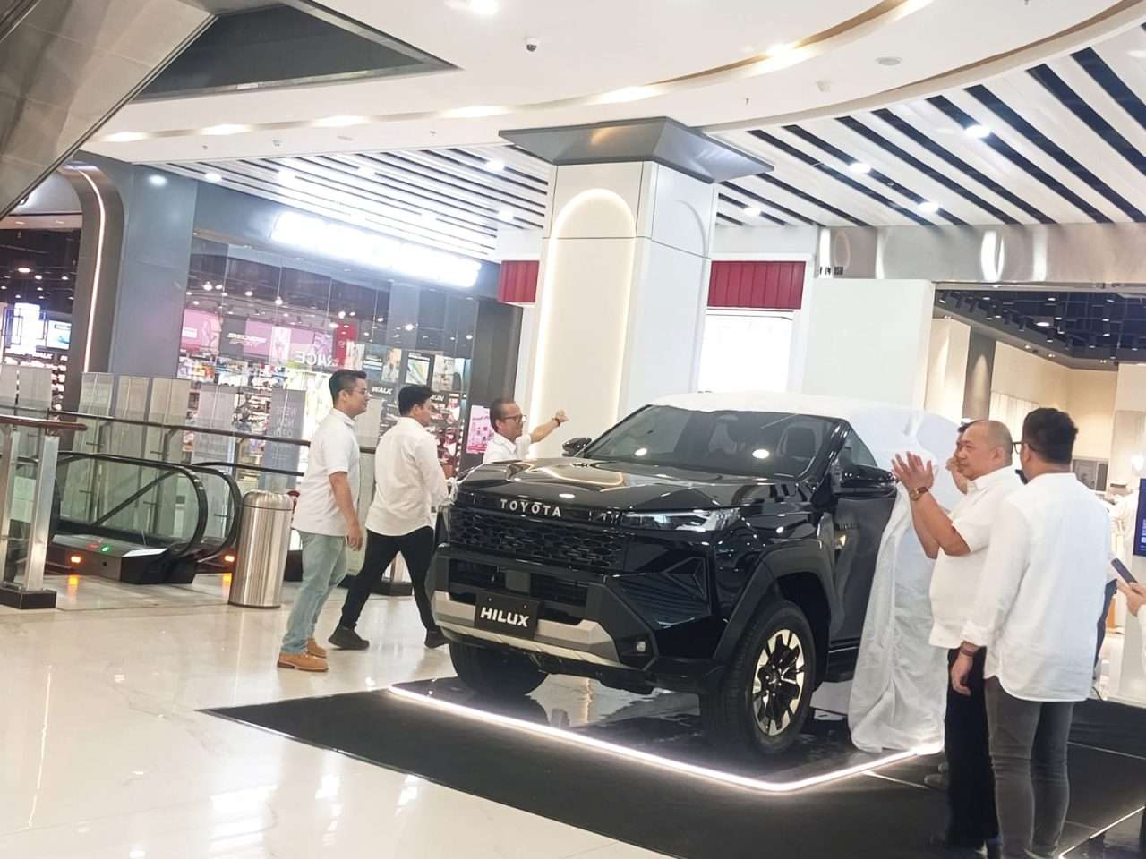 toyota-new-hilux-2026-resmi-hadir-di-padang-dengan-dna-unbeatable-force