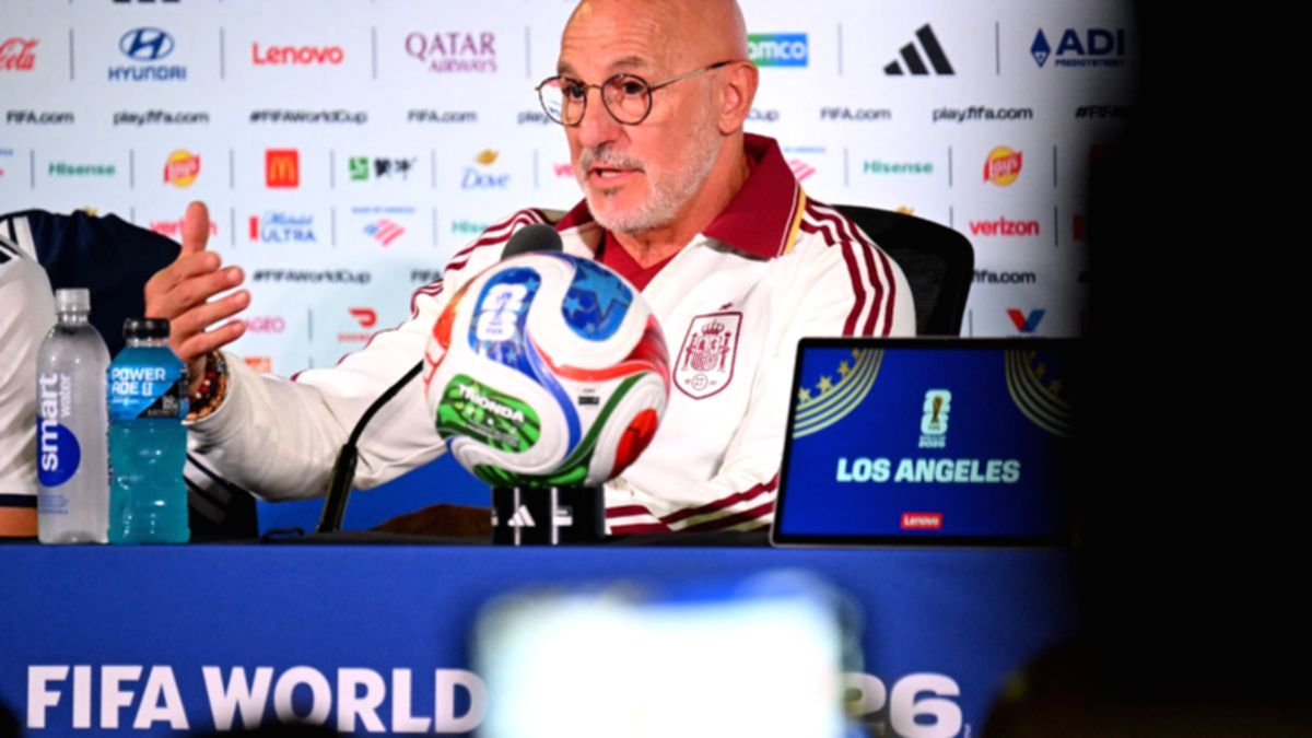 Luis de la Fuente memimpin Spanyol usai menang 2-0 atas Prancis di semifinal Piala Dunia 2026
