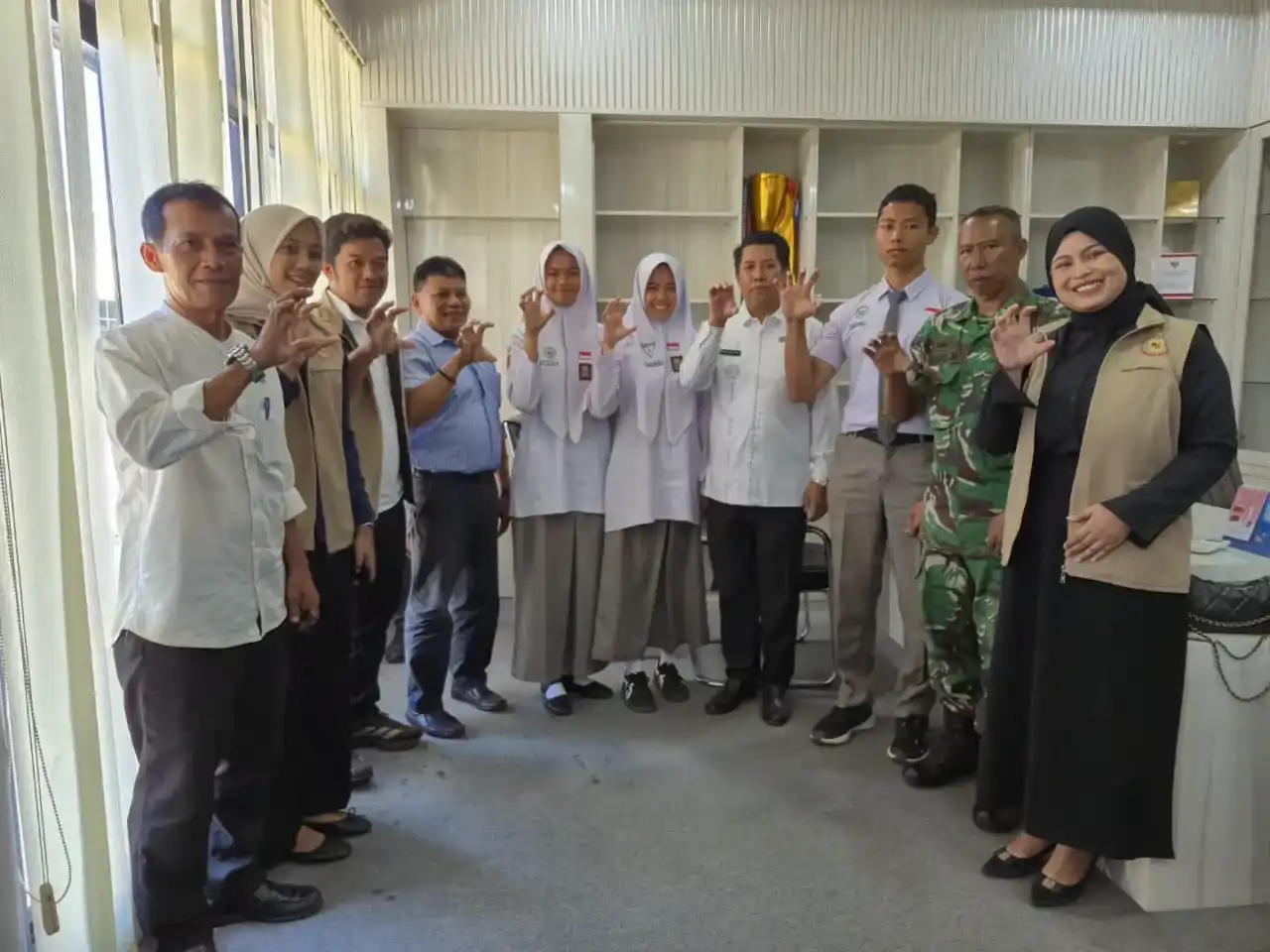 pemkab-agam-lepas-tiga-pelajar-ikuti-pemusatan-latihan-paskibraka-sumbar