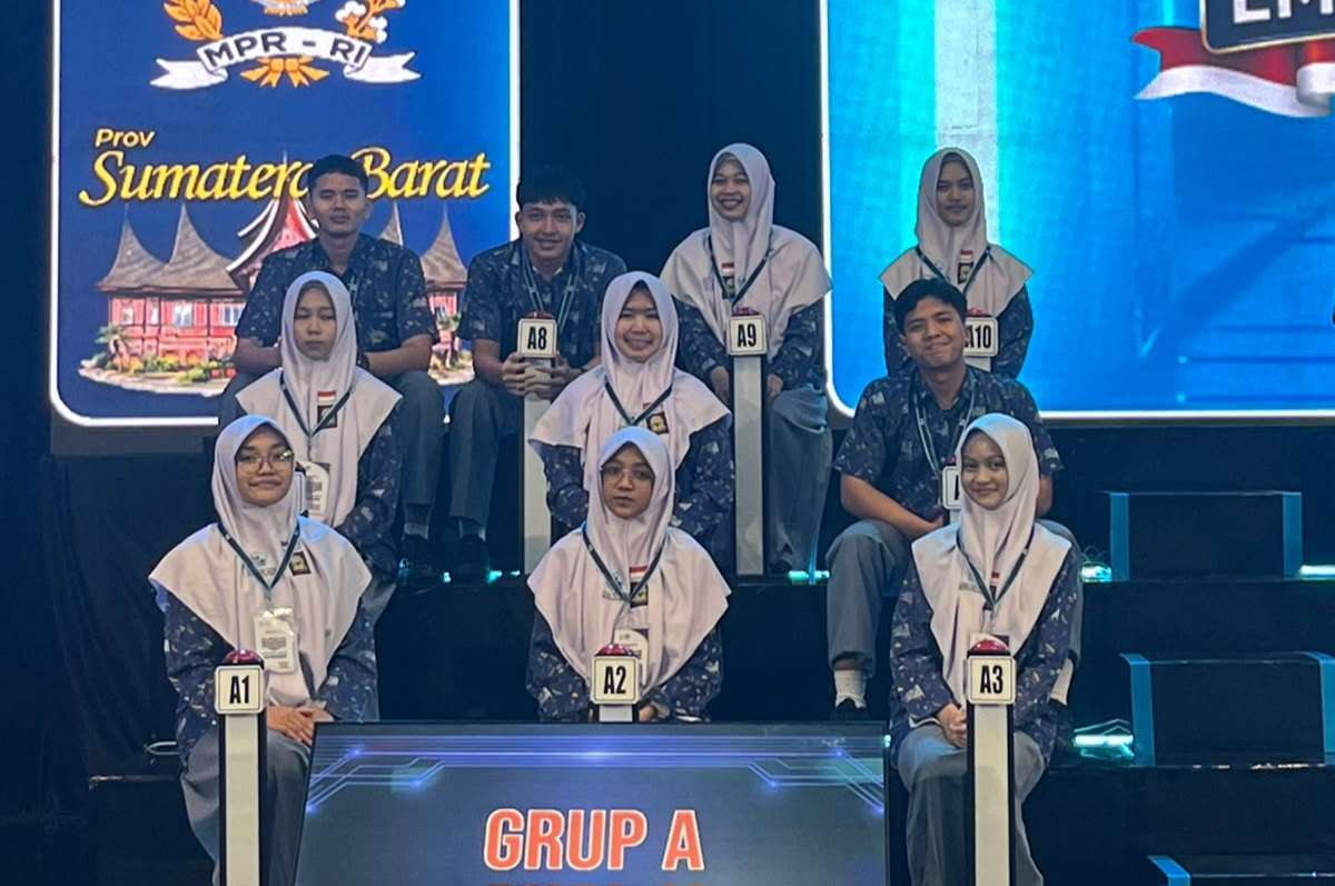 juara-i-lcc-empat-pilar,-sman-3-painan-wakili-sumbar-ke-tingkat-nasional