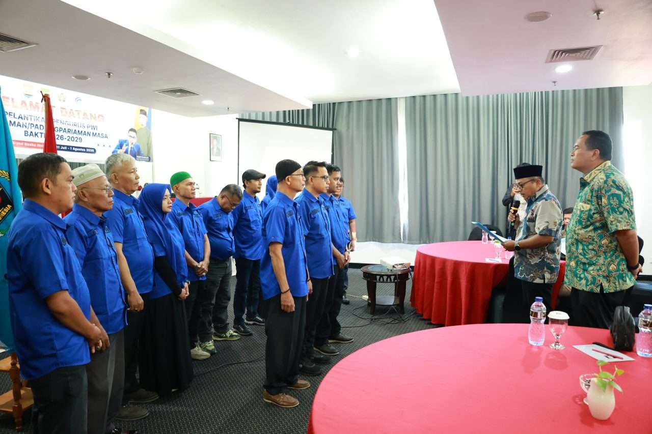 pelantikan-pengurus-pwi-padang-pariaman/pariaman-2026-2029,-idham-fadhli-tekankan-kerja-nyata