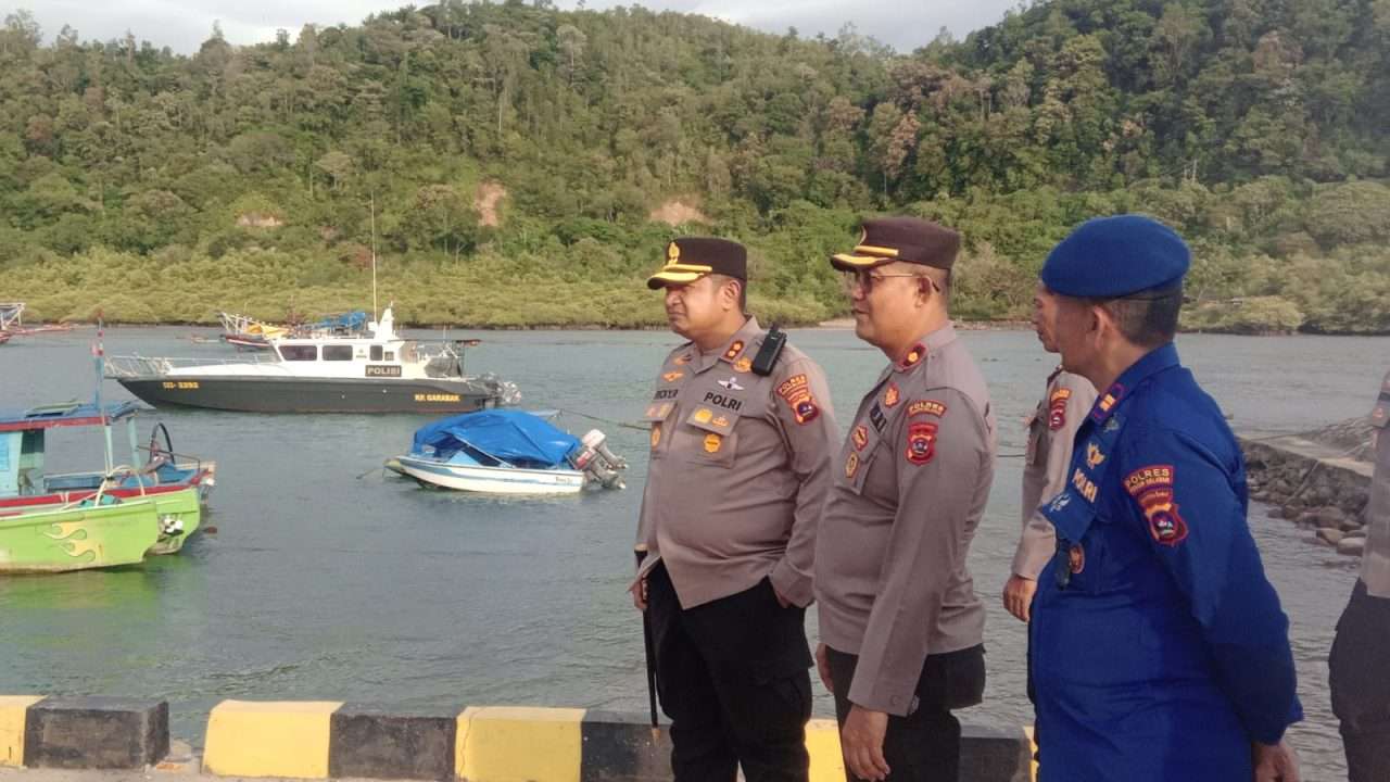 antisipasi-dua-bibit-siklon-tropis,-kapolres-pessel-cek-armada-satpolairud