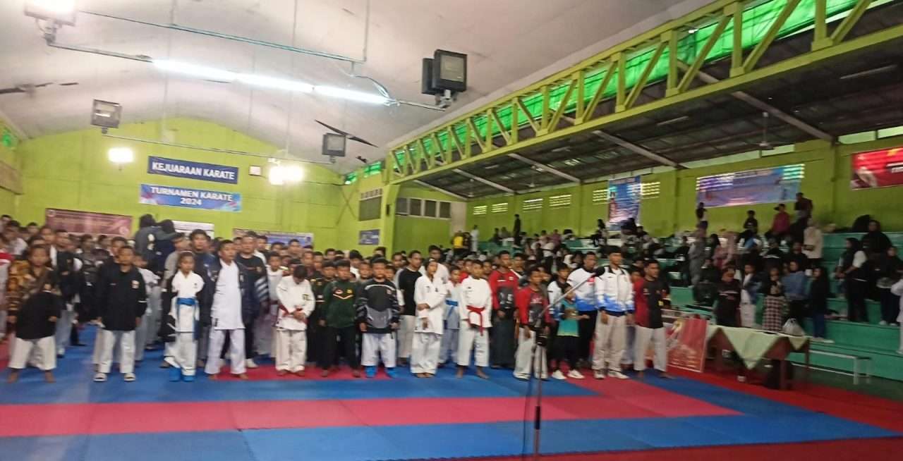 kepala-sdn-16-padang-besi-apresiasi-pendukung-bearwong-karate-championship-2