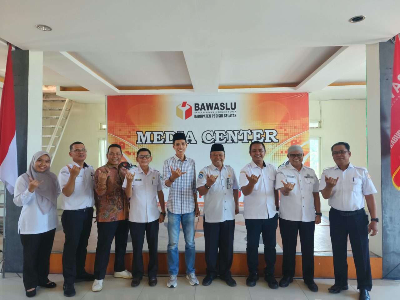 perkuat-pengawasan-pemilu-partisipatif,-bawaslu-pesisir-selatan-gandeng-pgri-dan-sman-1-koto-xi-tarusan